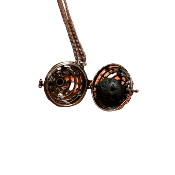 Lava Stone Essential Oil Diffusing‎ Necklace - Picture 4 of 4